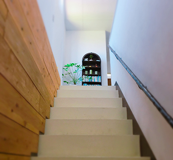 丹生寺校階段写真